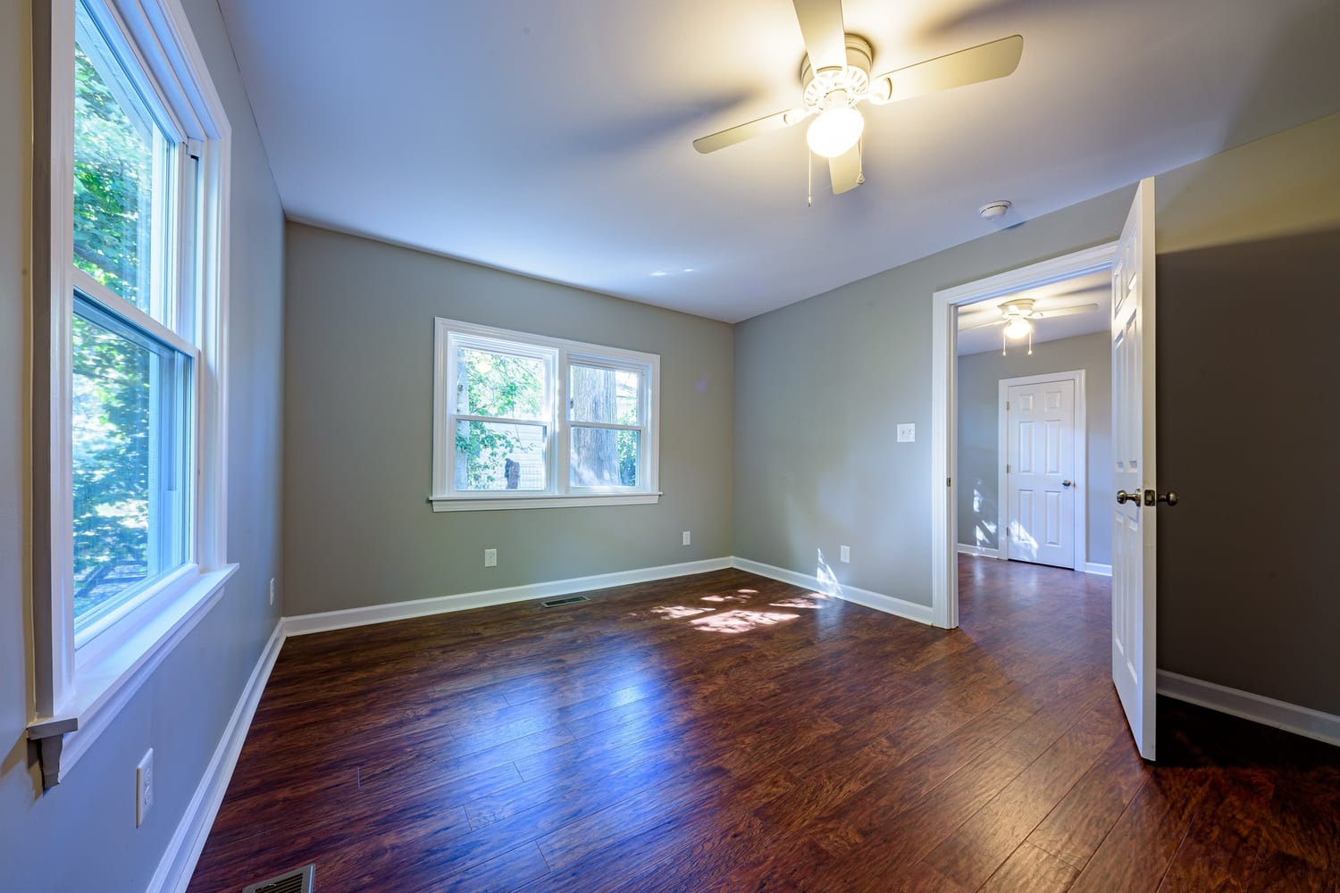 Avant · Staging virtuel · Salon moderne
